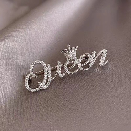 Stunning crystal queen brooch - stunning,
