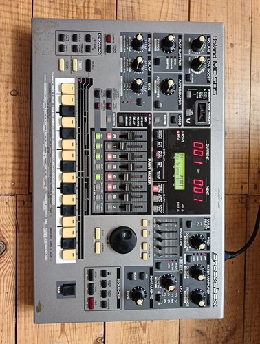 Roland 505 groovebox - mc-505,