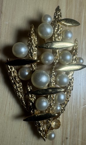 Vintage crown trifari - vintage,