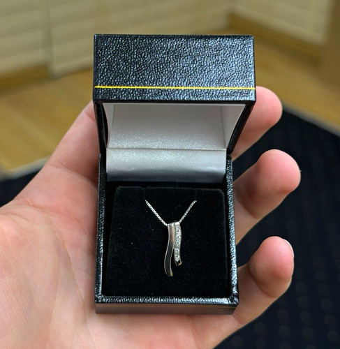 9ct white gold pendant - white, and