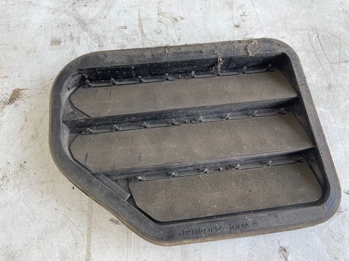 Ford max rear body vent - max,