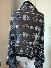 SKULLS SCARF RIVER ISLAND ONE