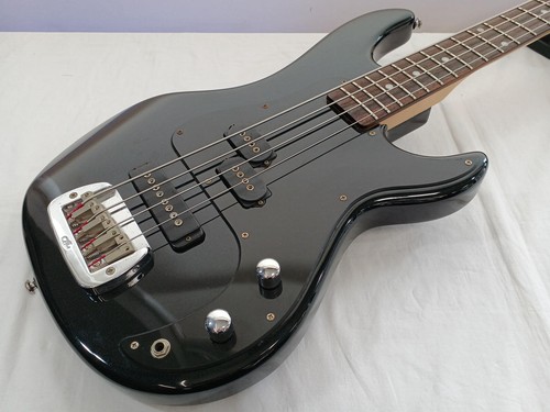 Electric bass guitar - g&l,