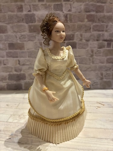 Dolls house scale - house, 1/12