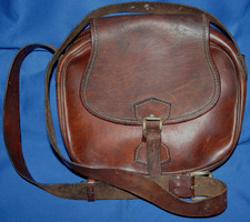 VINTAGE CARTRIDGE BAG ENGLISH LEATHER  IN GOOD CONDITION