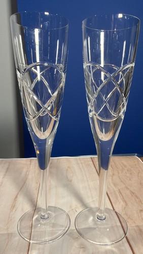 Vintage pair hand - hand, cut