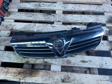 VAUXHALL ZAFIRA B FRONT BUMPER GRILL WITH CHROME STRIPS 13247331 / 05-14 (AJ-28)