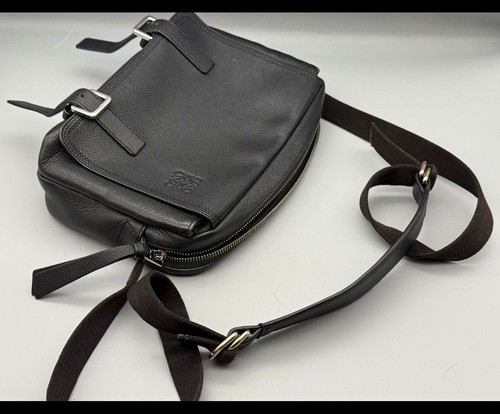 Loewe black leather messenger - black,