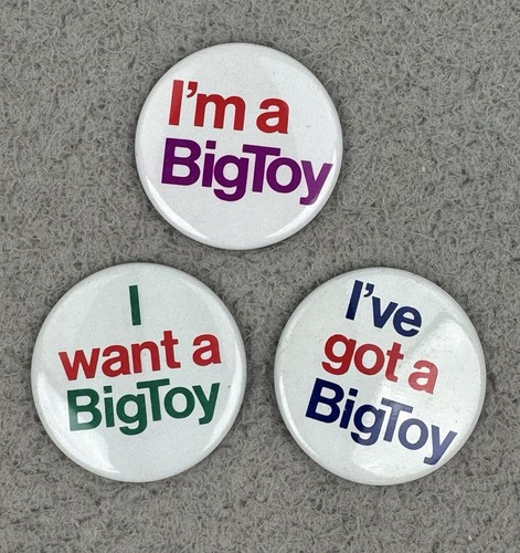 Vintage big toy pinback - i'm,
