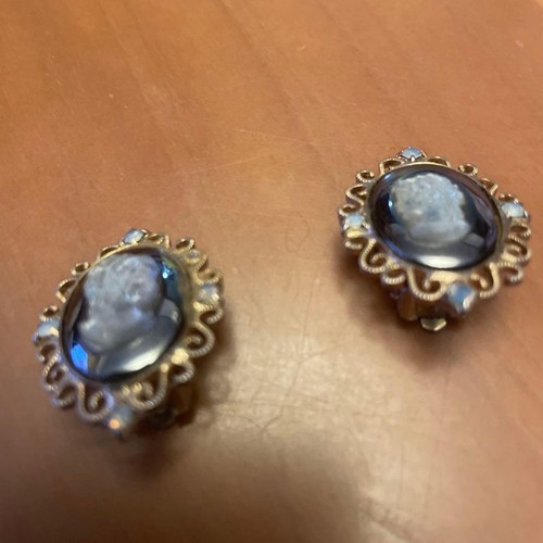 Vintage cameo design earrings - cameo,