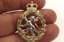 MILITARY BADGE WOMEN'S ROYAL ARMY CORPS WRAC 3.75CM BY 3.15CM (375)