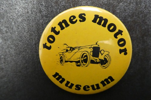 Totnes motor museum pin - museum, badge