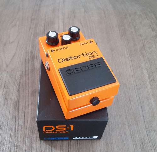 Boss distortion guitar - ds-1,