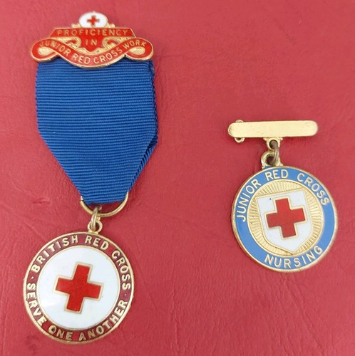 Red cross vintage badges - red,