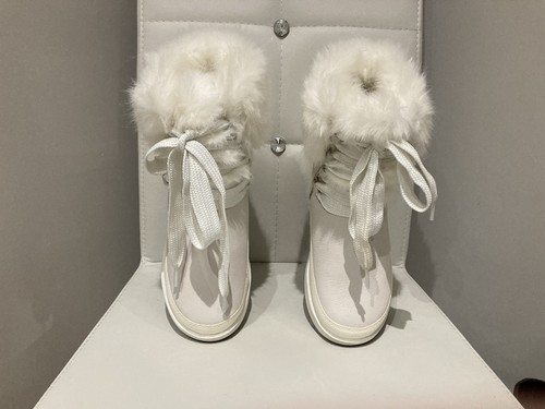 Stunning ugg white - ugg, white/pale