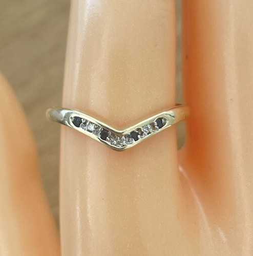 9ct yellow gold sapphire - yellow,