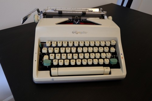 Olympia deluxe sm9 typewriter - olympia,