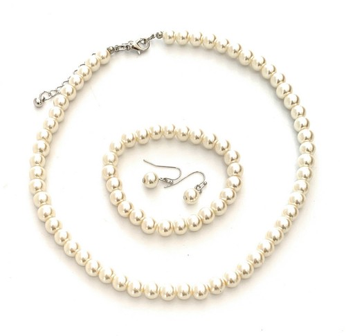 Classic faux pearl necklace - faux,