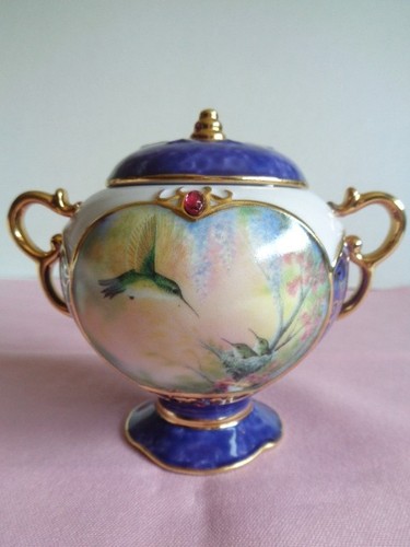 Music box hummingbird - box,
