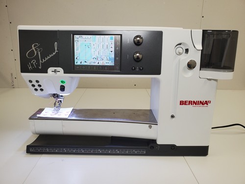 Signed bernina b820 - signed,