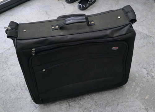 American tourister garment - american,