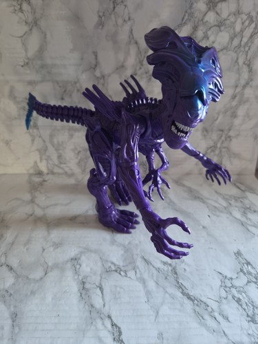 Alien large xenomorph purple - large,
