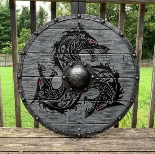 Viking wolf shield - wolf, round