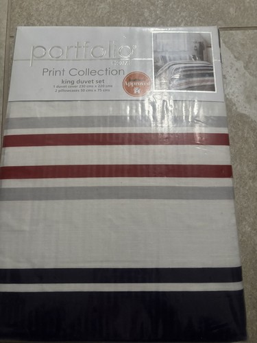 Bnwt king sized bedding - sized,