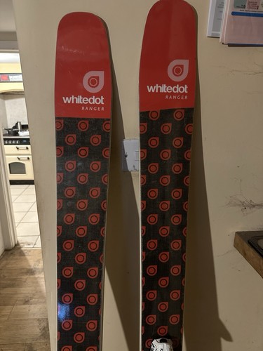 White dot rangers skis - white,