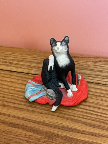 Cat figurine border - cat,
