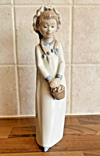 Nao lladro figurine - figurine, girl
