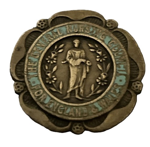 Vintage button hole - s, e