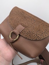 White stuff, Amber Spot Belt