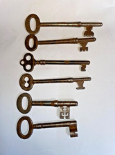 6 X ANTIQUE KEYS