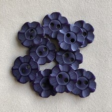 10 Dusky Purple Flower Buttons, 2 Hole, 18mm, Reversible, Matching Set