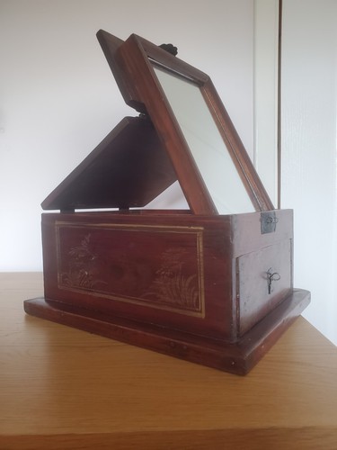Chinese mirrored jewellry box