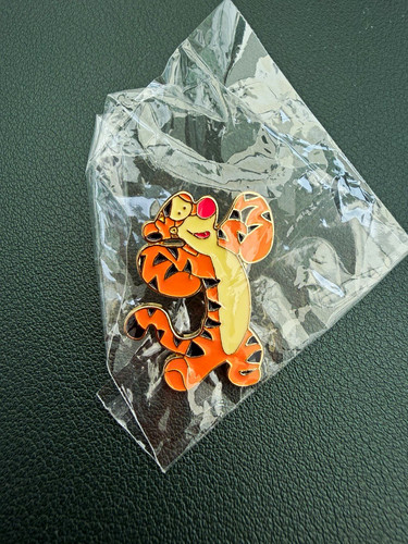 Disney tigger enamel pin - disney,