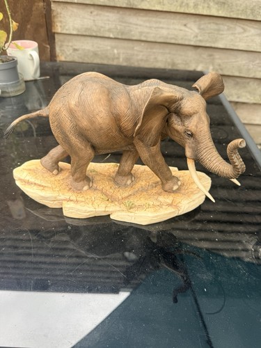Roberts elephant figurine - roberts,