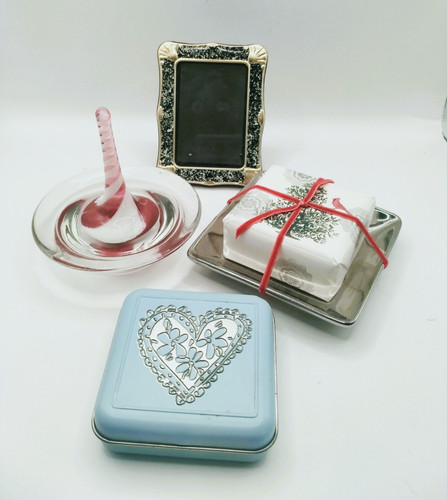 Vintage vanity collectables - vintage,