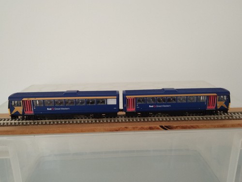 Hornby r2809 class 142 car - 142,