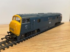 LIMA 205083 Class 42 Warship 828 MAGNIFICENT in BR blue, full yellow end