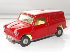 (V) triang spot on MORRIS MINI VAN ' ROYAL MAIL ' - 210/1