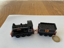 Mattel 2010 Take Along n play Thomas & Friends DOUGLAS Train & Magnetic Tender