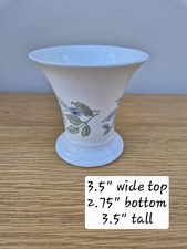 Wedgewood clementine Vase bone