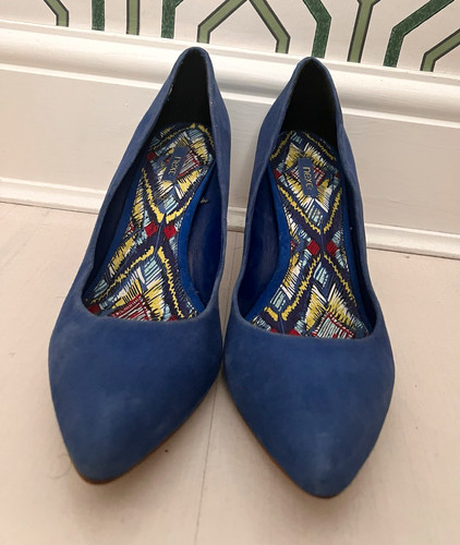 Next blue real - blue, pointed