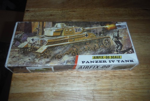 A208v vintage airfix - airfix, red