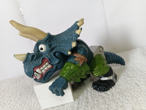 Head strike spike extreme - spike,