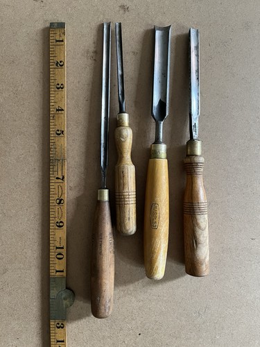 Small assorted wood gouges - wood,