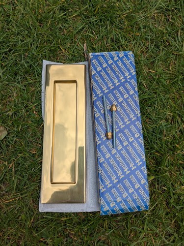 Heritage polished brass letter