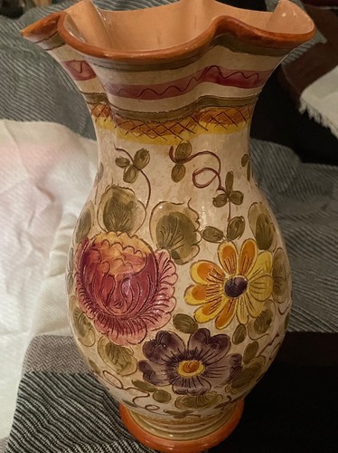 149 b16 vase hand - b16 ,